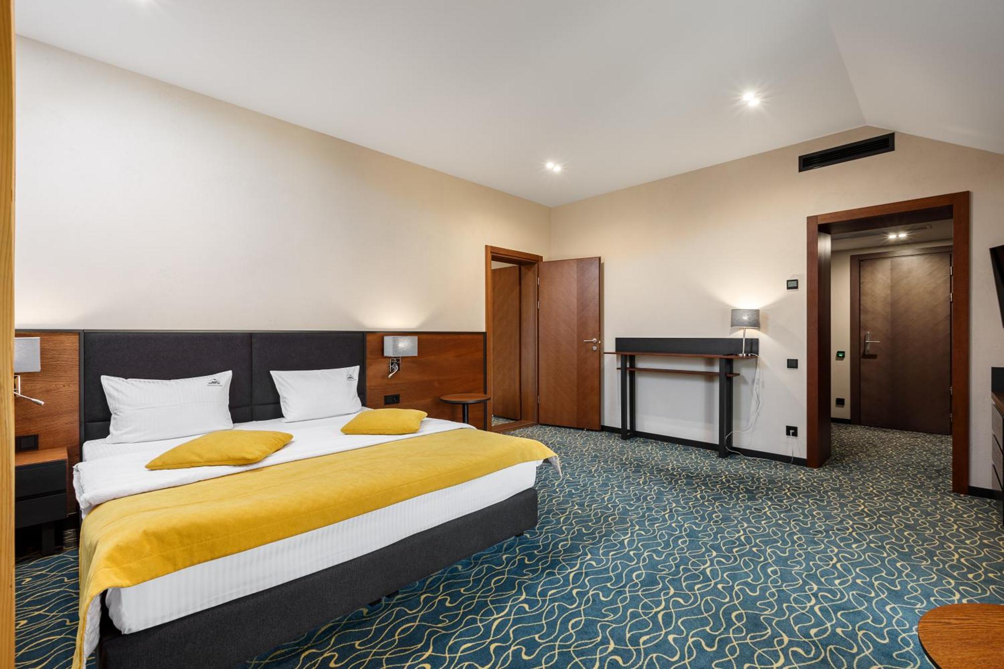 Ведмежа Гора Panorama Spa Resort Yaremche Room photo