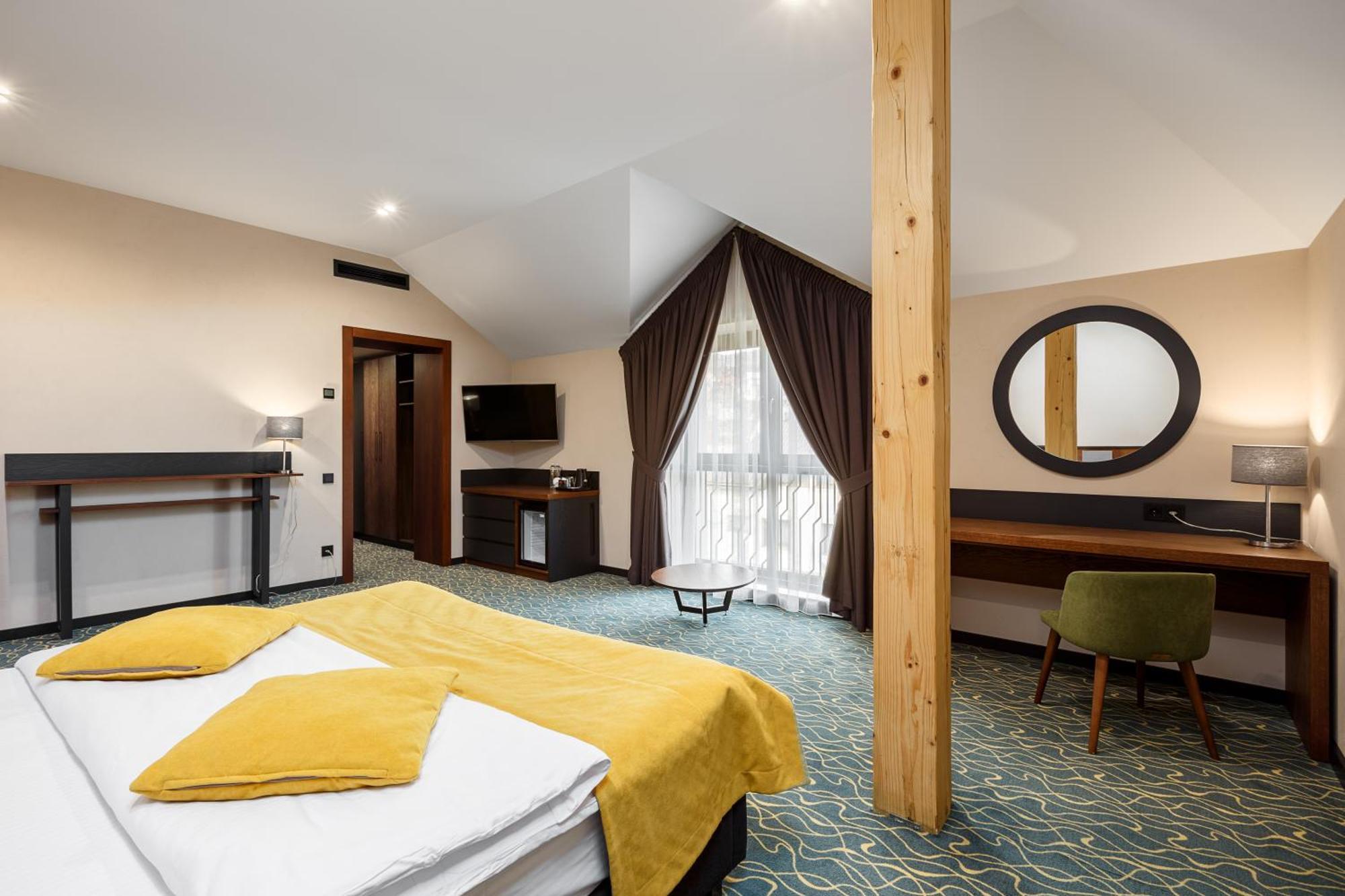 Ведмежа Гора Panorama Spa Resort Yaremche Room photo